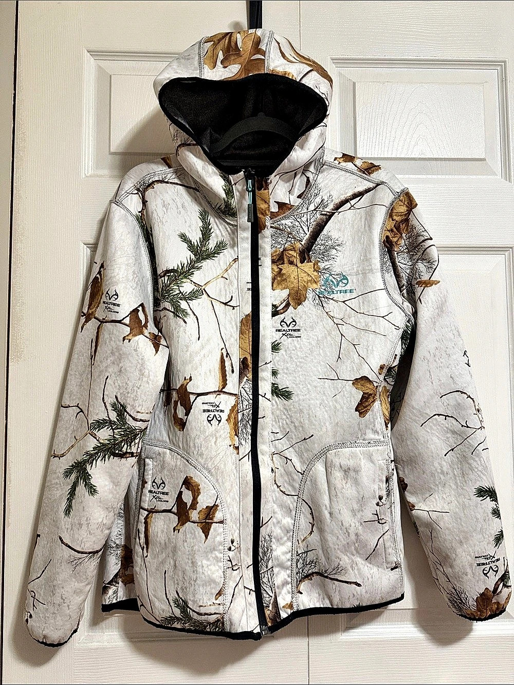 Realtree Camo Reversible Hooded Jacket in White & Brown Size Medium